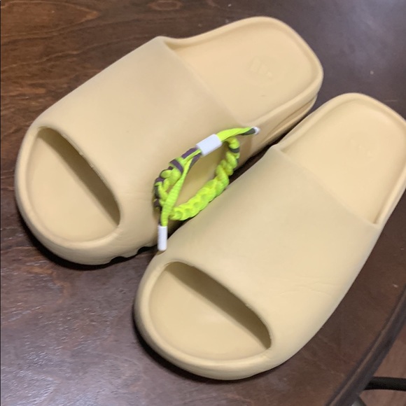 Yezzy slides - Picture 1 of 3